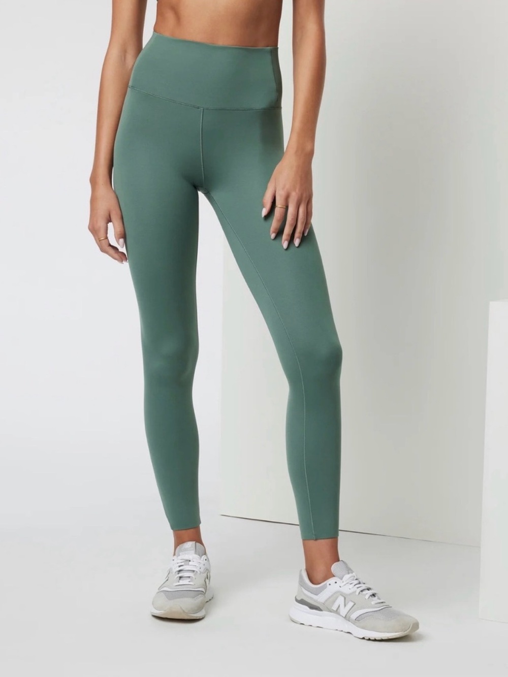 Vuori Evolve High-Waist Leggings in Sea Pine Green - Size XL